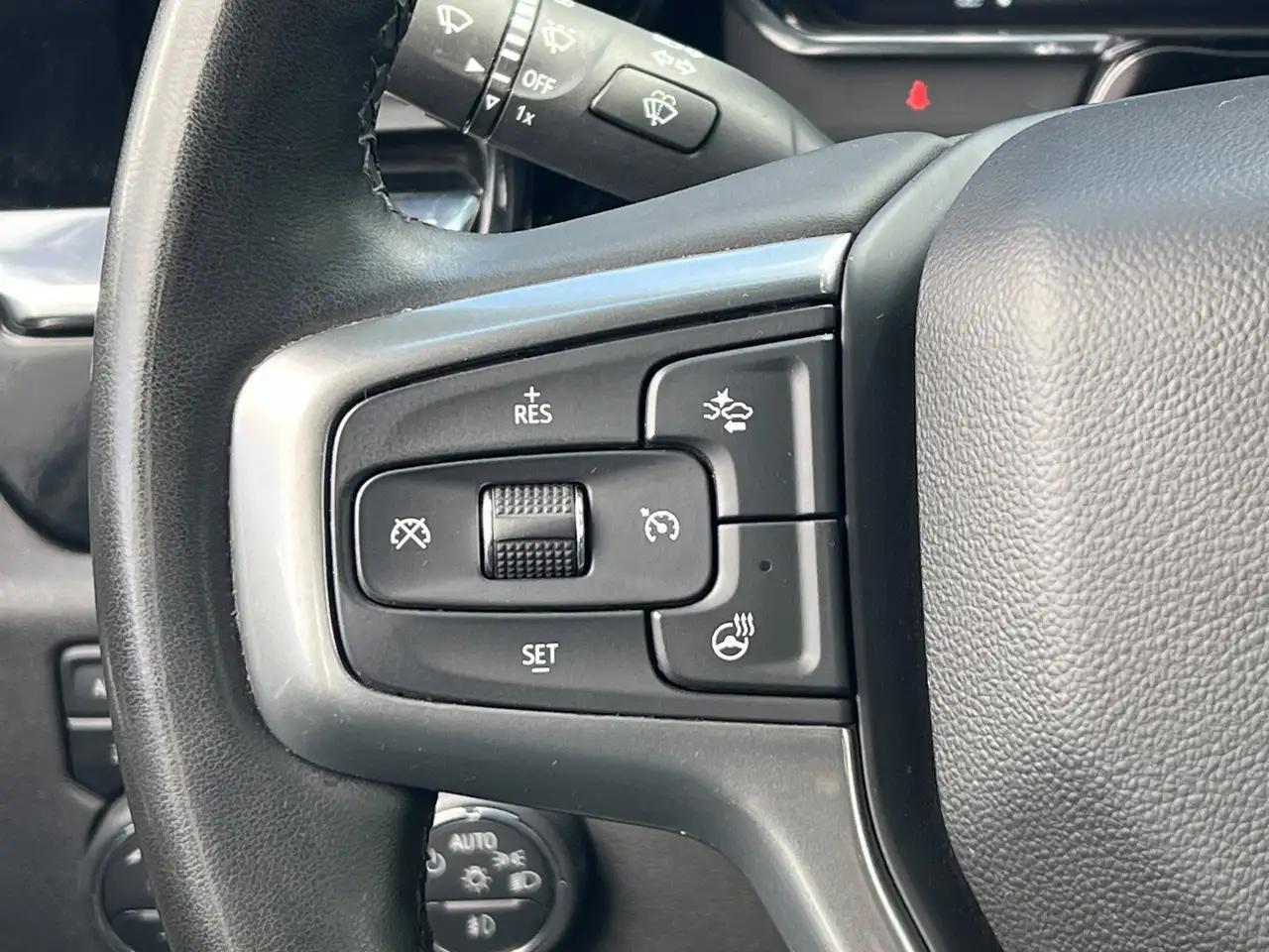 Chevrolet Silverado 1500 - Image 24