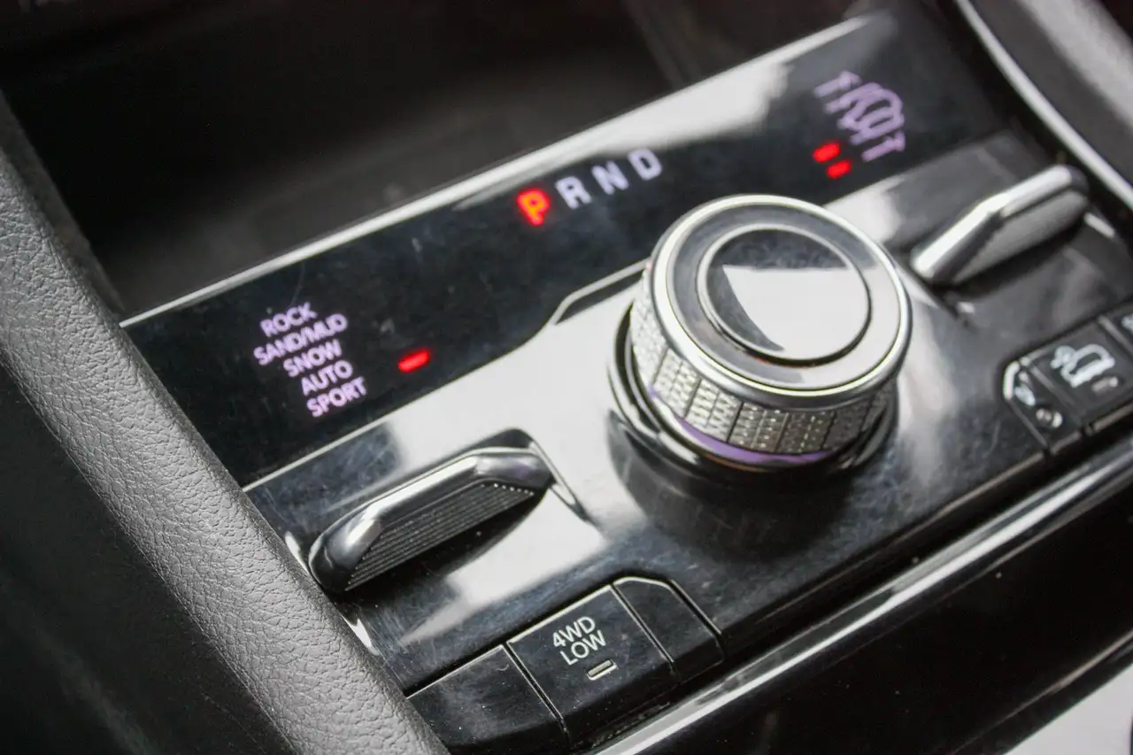 Jeep Grand Cherokee - Image 24