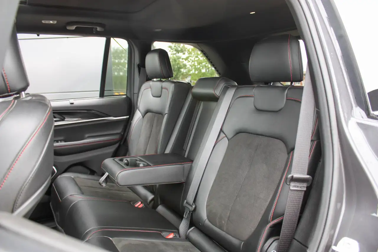 Jeep Grand Cherokee - Image 30