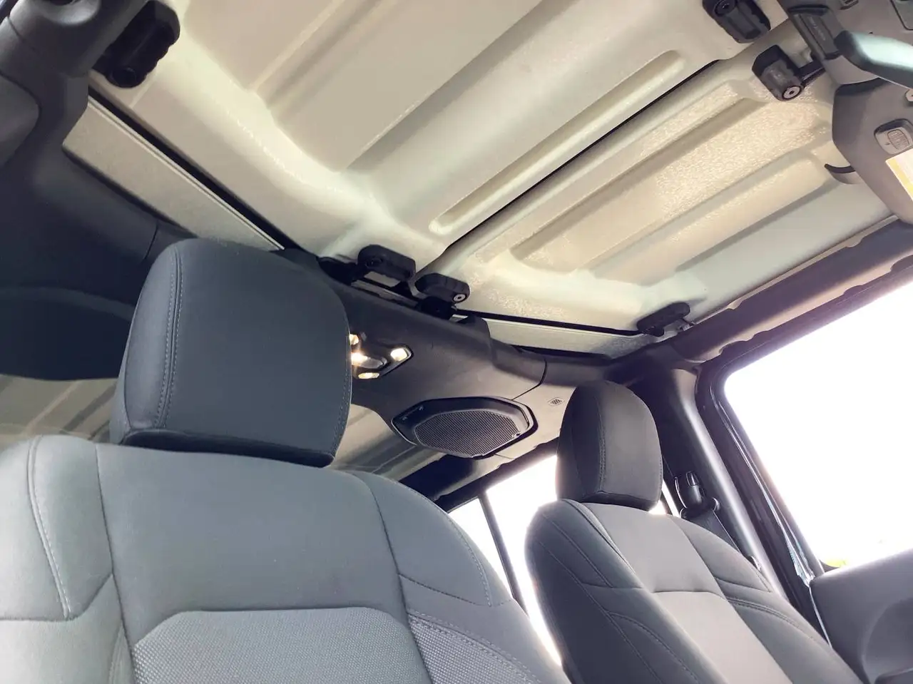 Jeep Wrangler - Image 27
