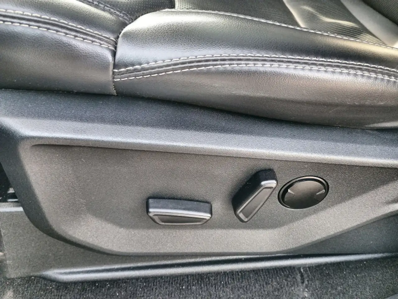 Ford Expedition - Image 14