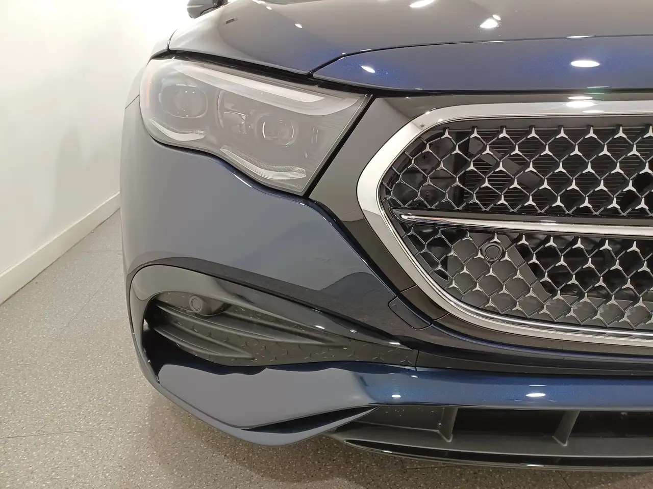 Mercedes-Benz E-Class - Image 4