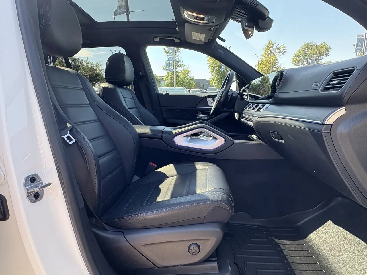 Mercedes-Benz GLE - Image 35