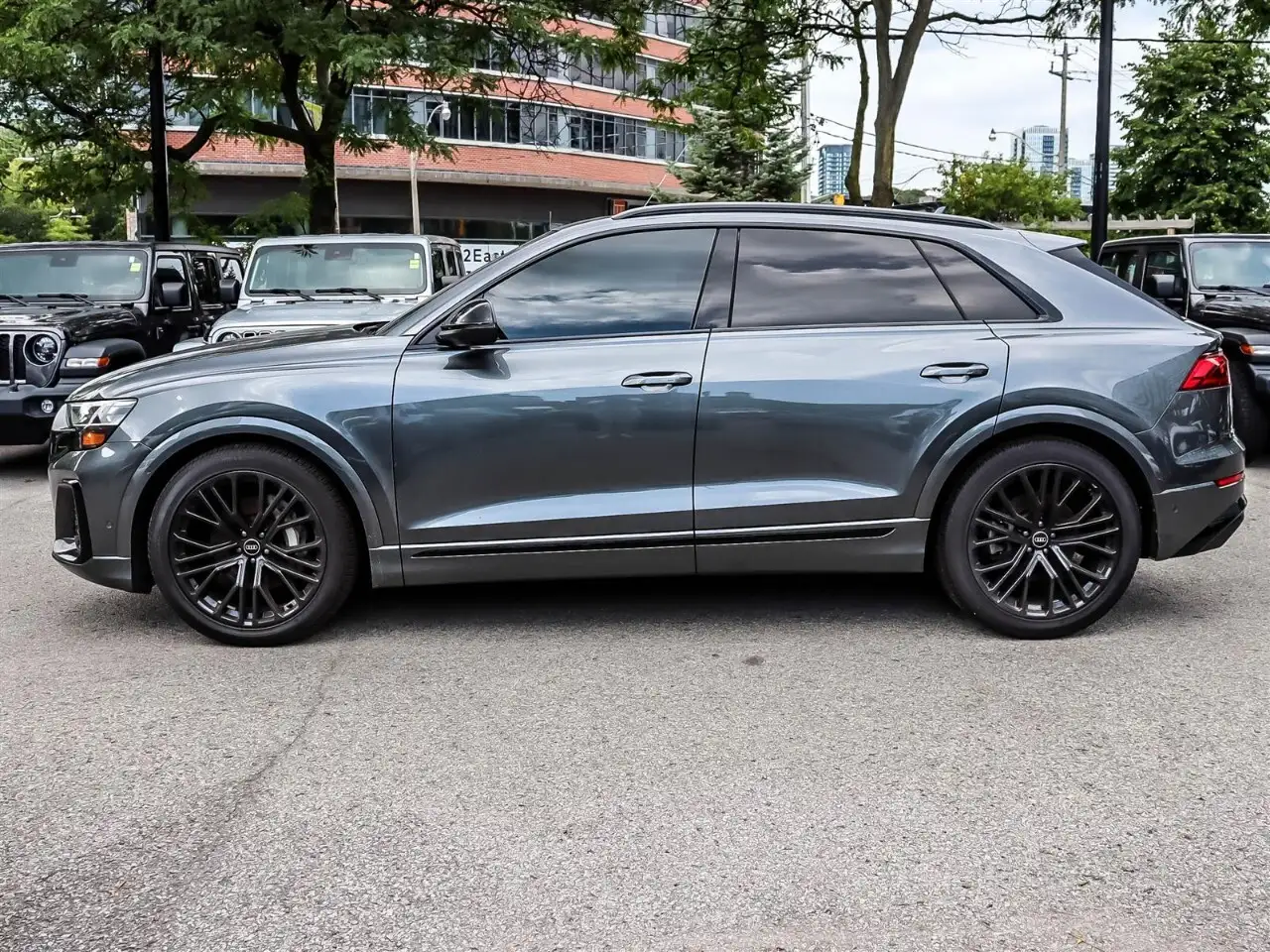 Audi Q8 - Image 5