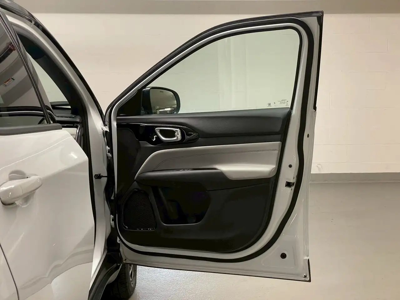 Jeep Compass - Image 18