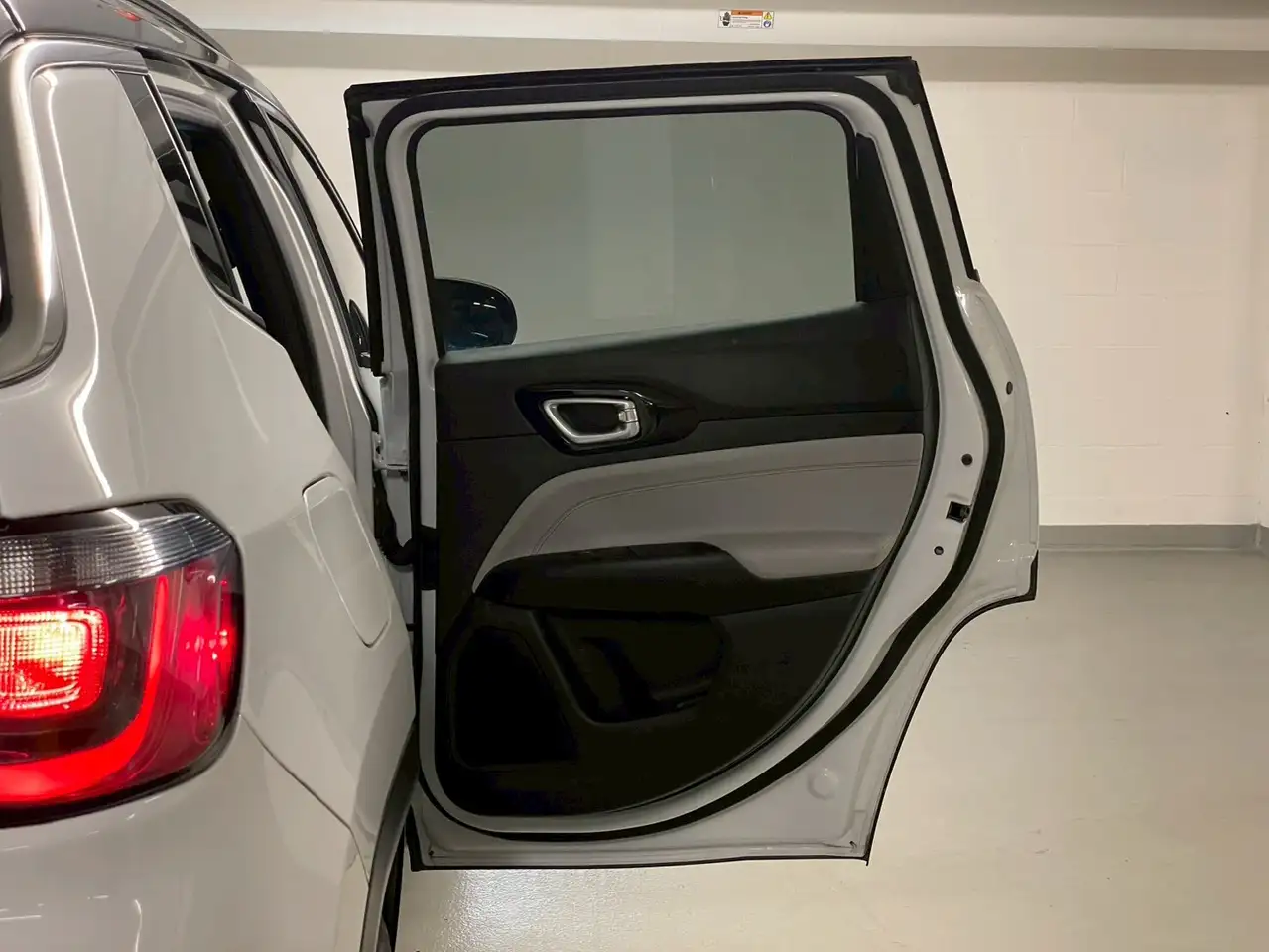 Jeep Compass - Image 17