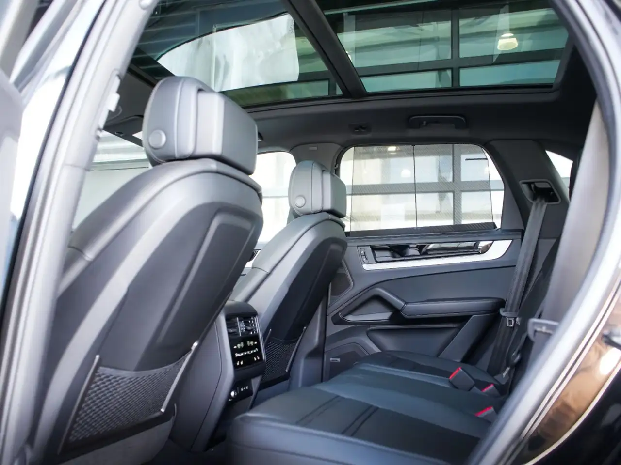 Porsche Cayenne - Image 19