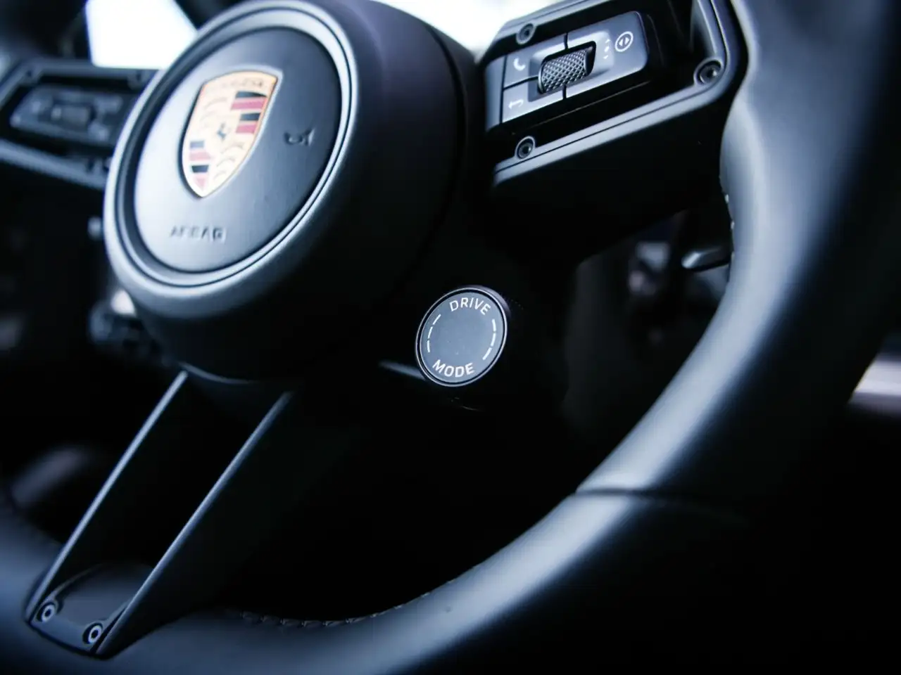 Porsche Cayenne - Image 27