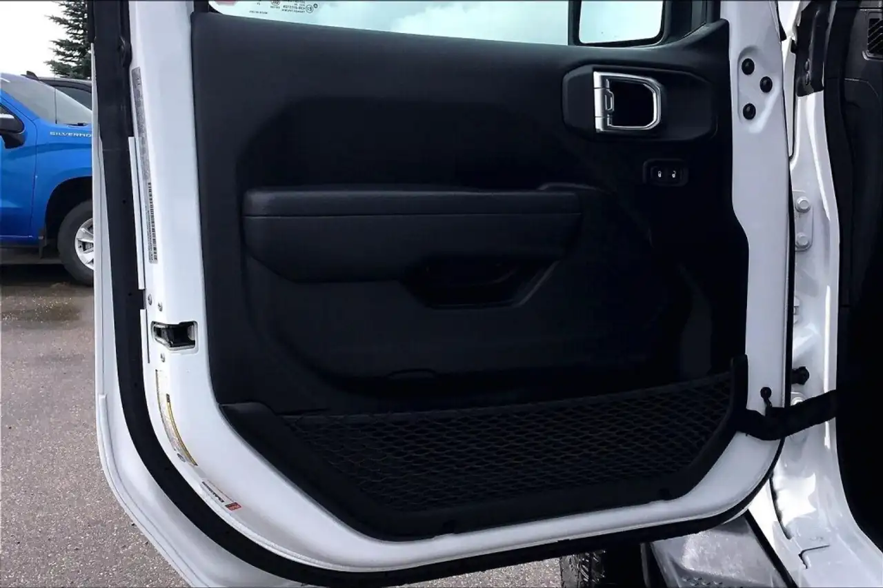 Jeep Wrangler - Image 23