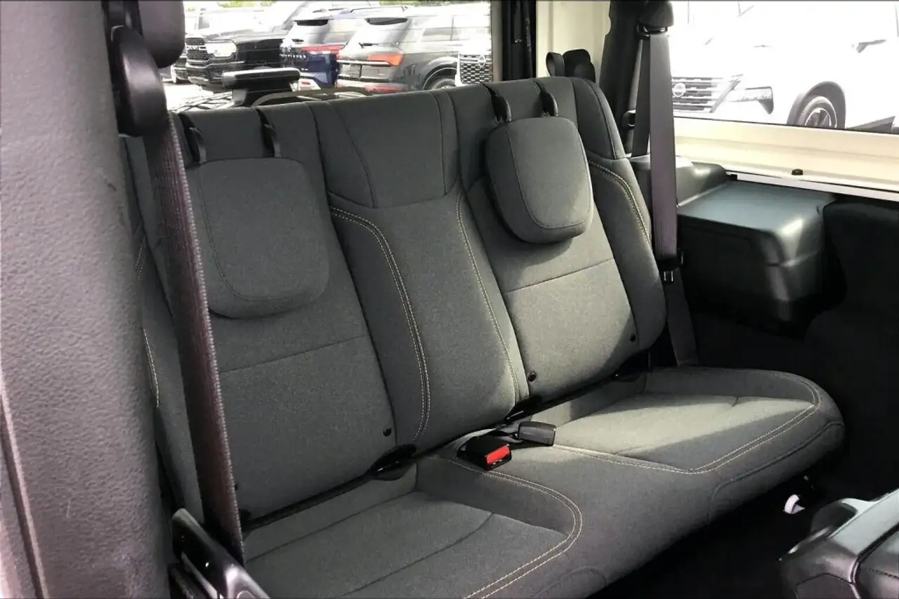 Jeep Wrangler - Image 26