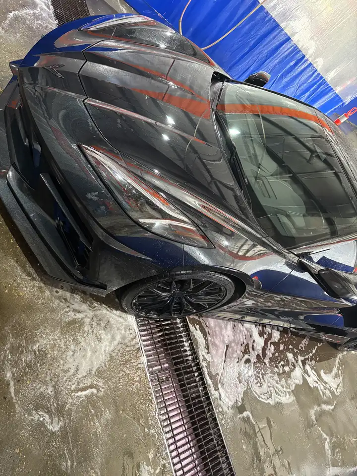 Chevrolet Corvette - Image 17