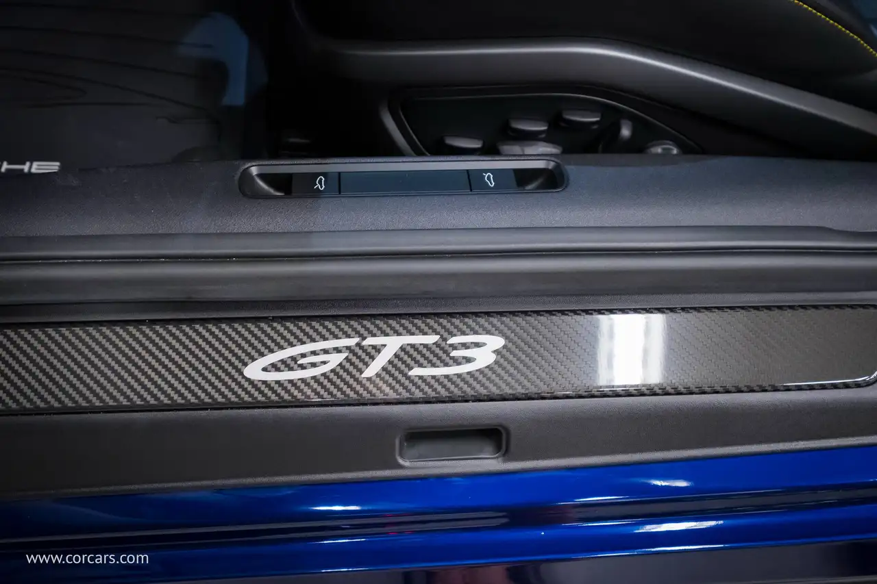 Porsche 911 - Image 46