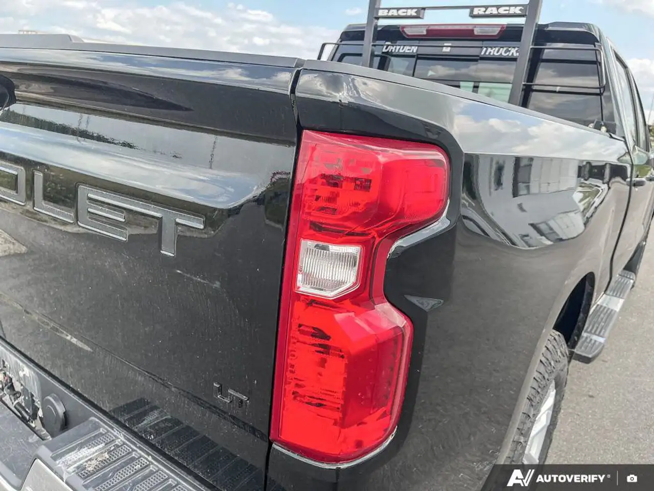 Chevrolet Silverado 1500 - Image 10