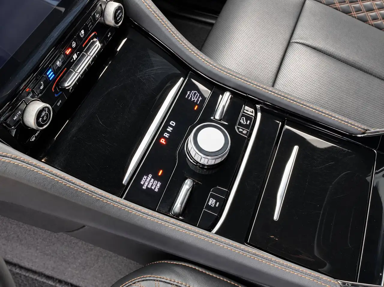 Jeep Grand Cherokee - Image 16