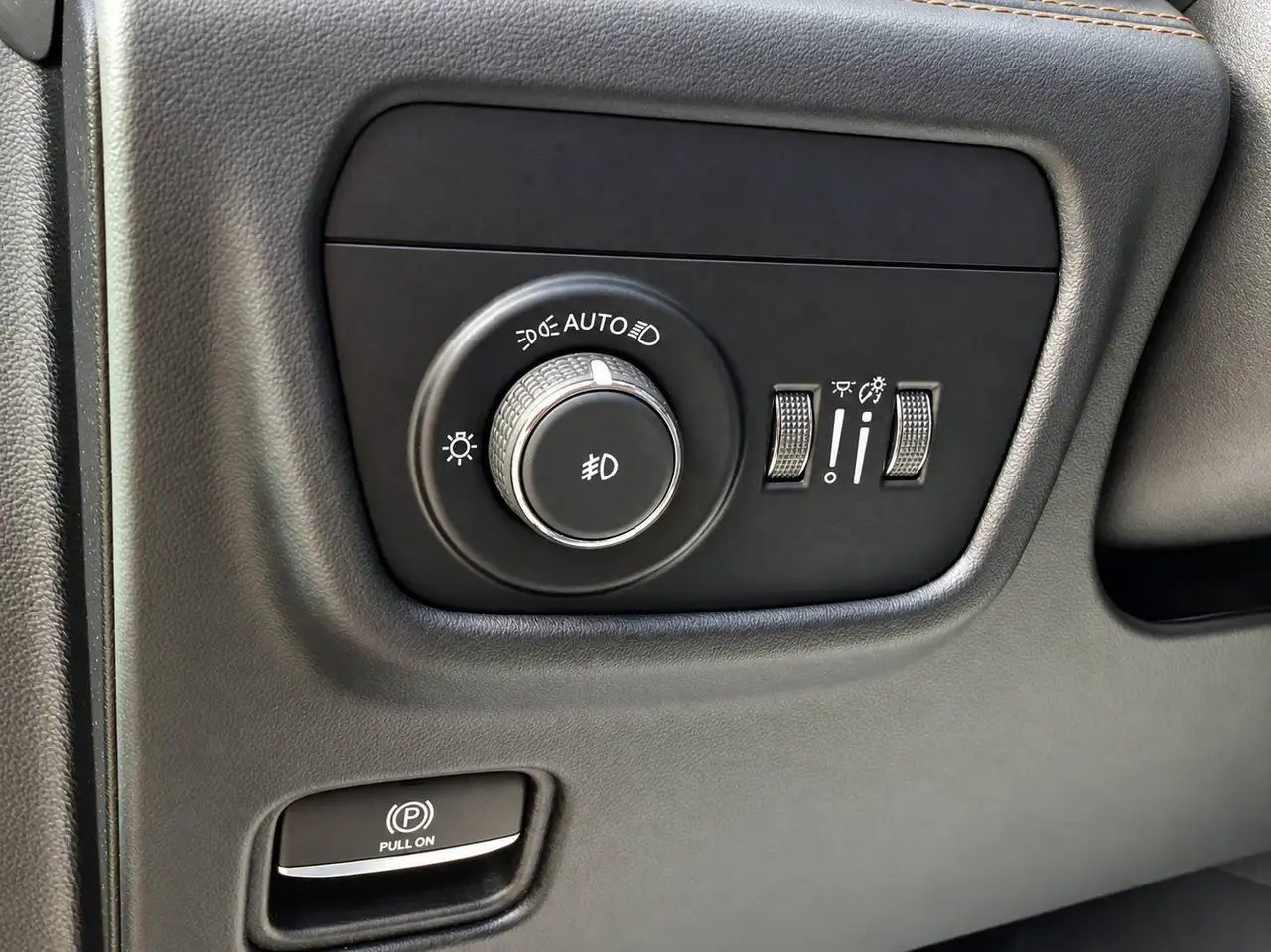 Jeep Grand Cherokee - Image 13