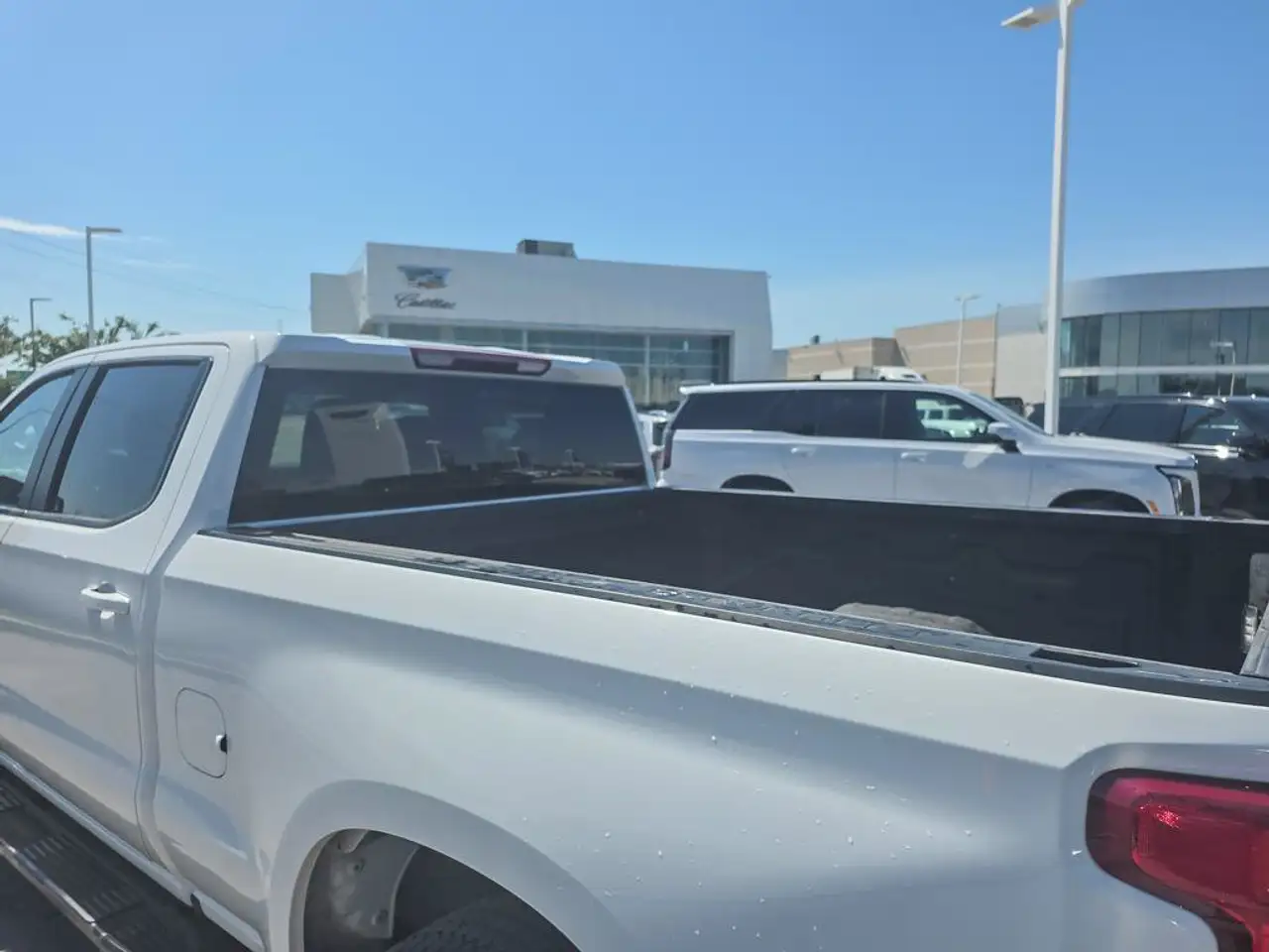 Chevrolet Silverado 1500 - Image 19