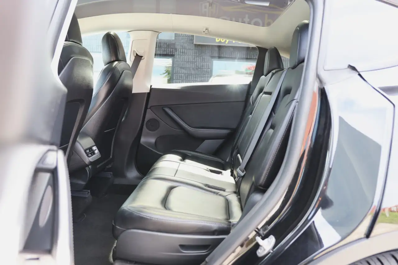 Tesla Model Y - Image 16