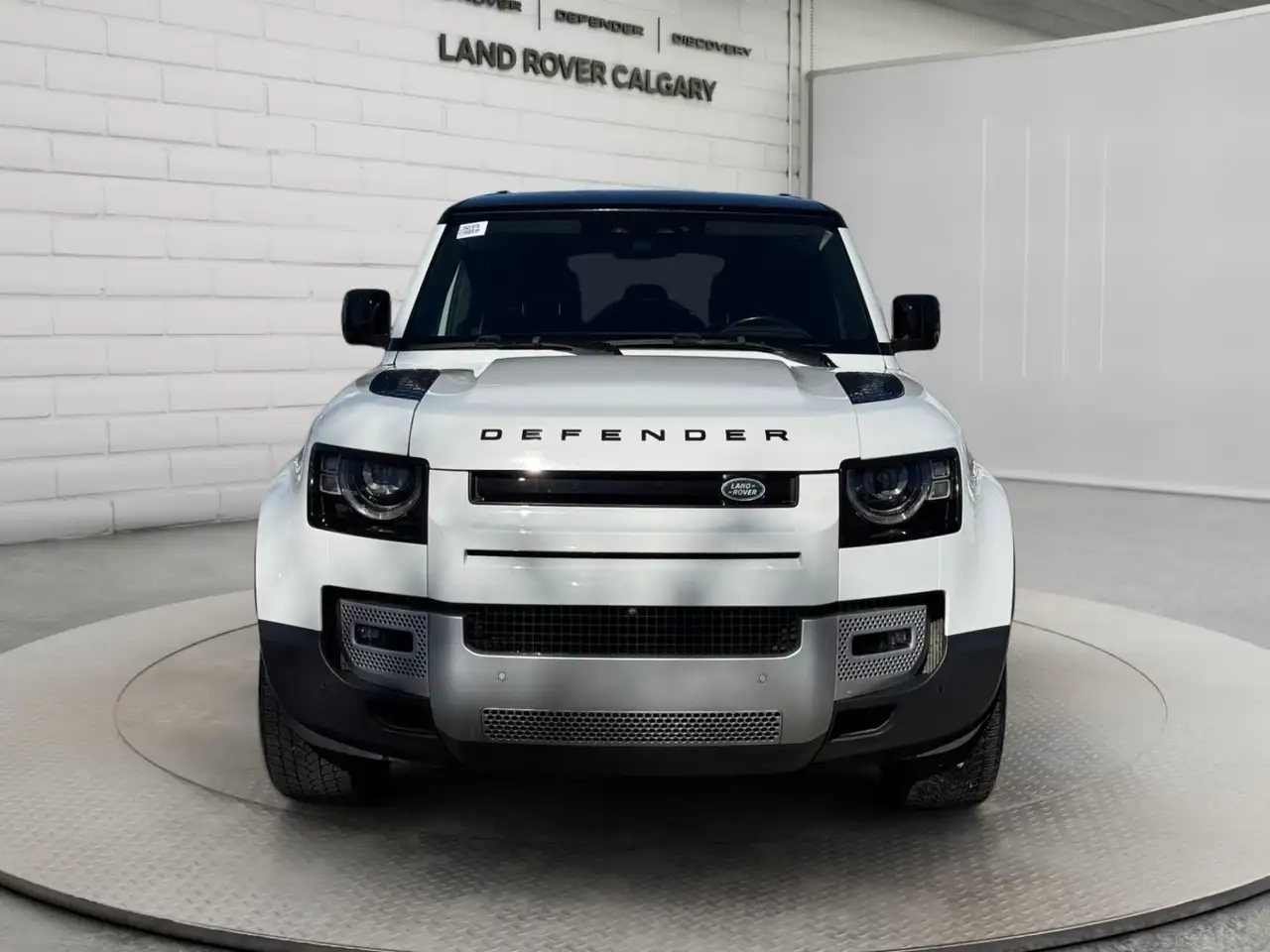 Land Rover Defender - Image 8