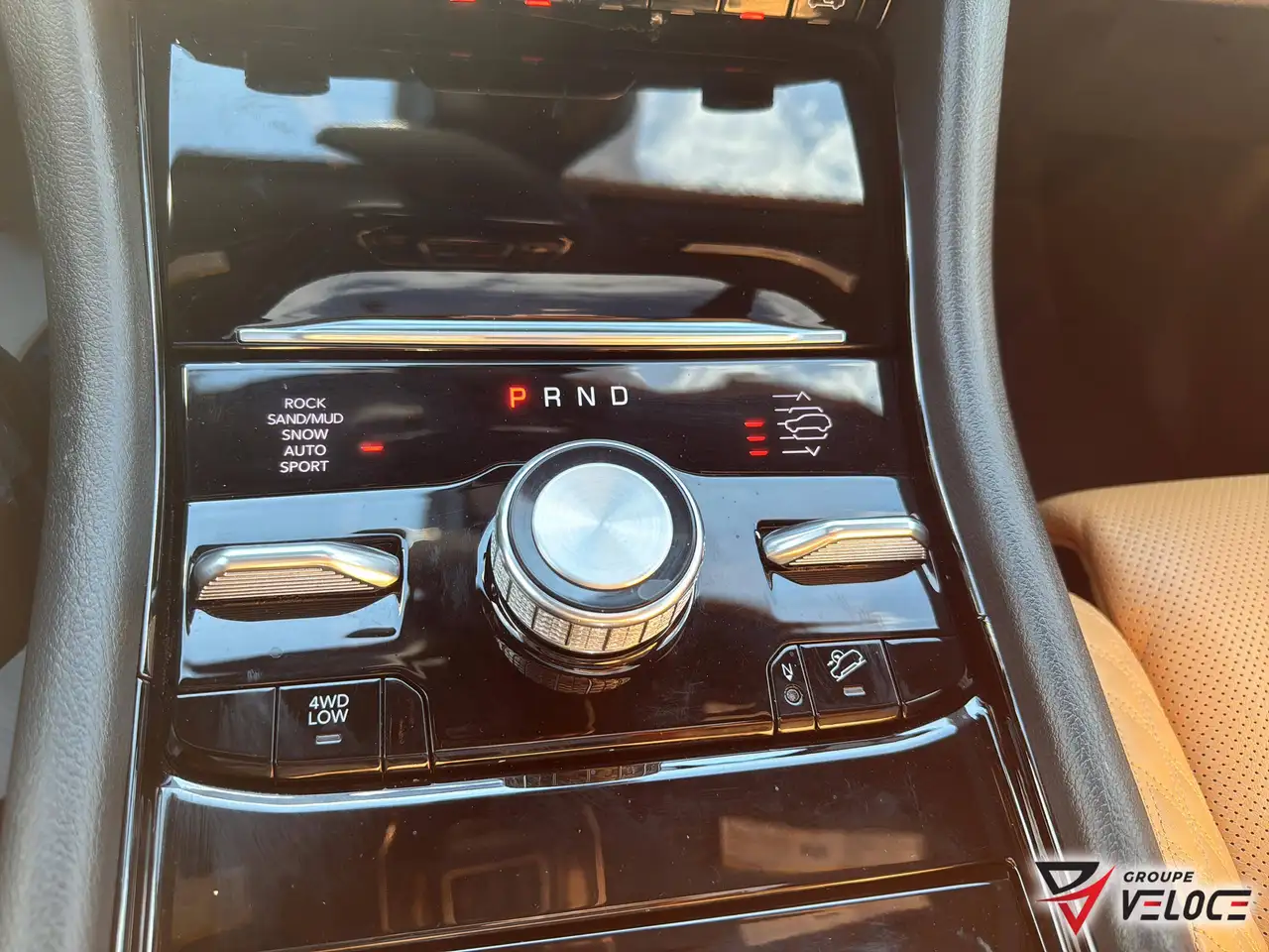Jeep Grand Cherokee - Image 19