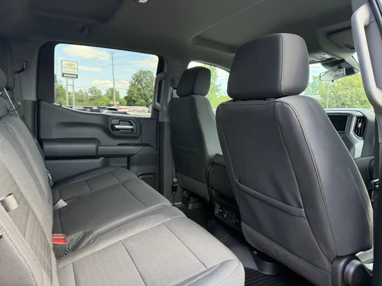 Chevrolet Silverado 1500 - Image 8