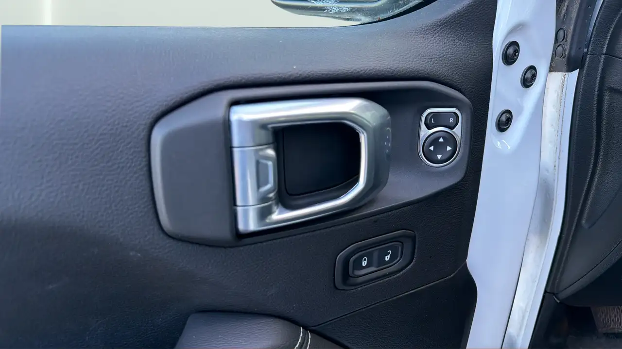 Jeep Wrangler - Image 13