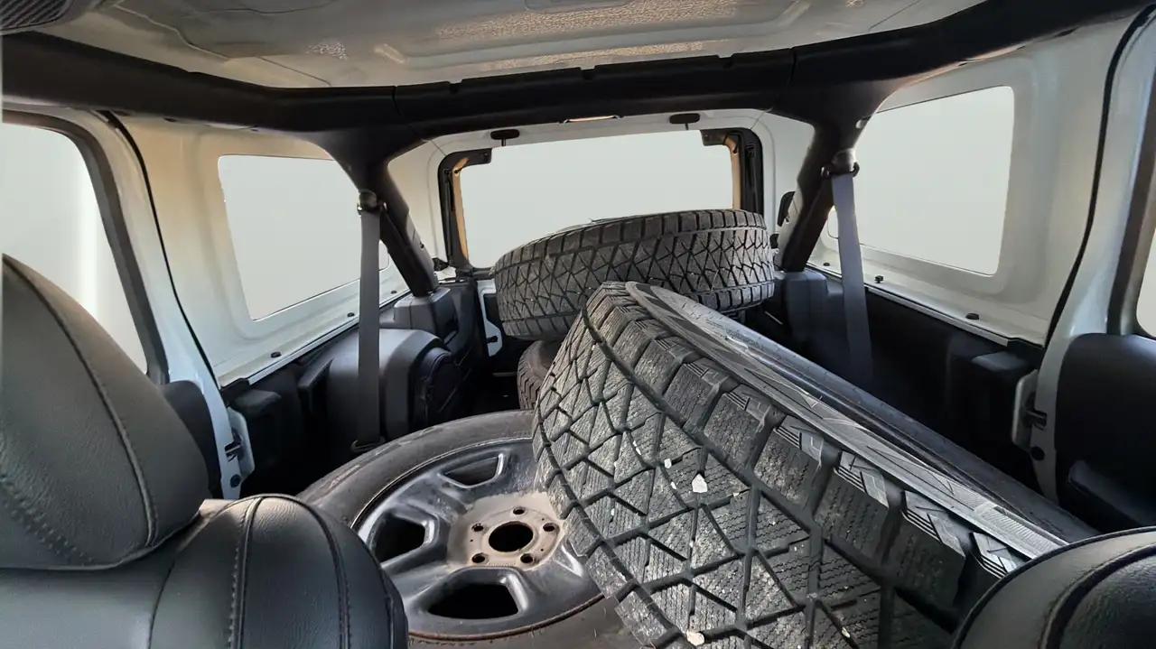 Jeep Wrangler - Image 22
