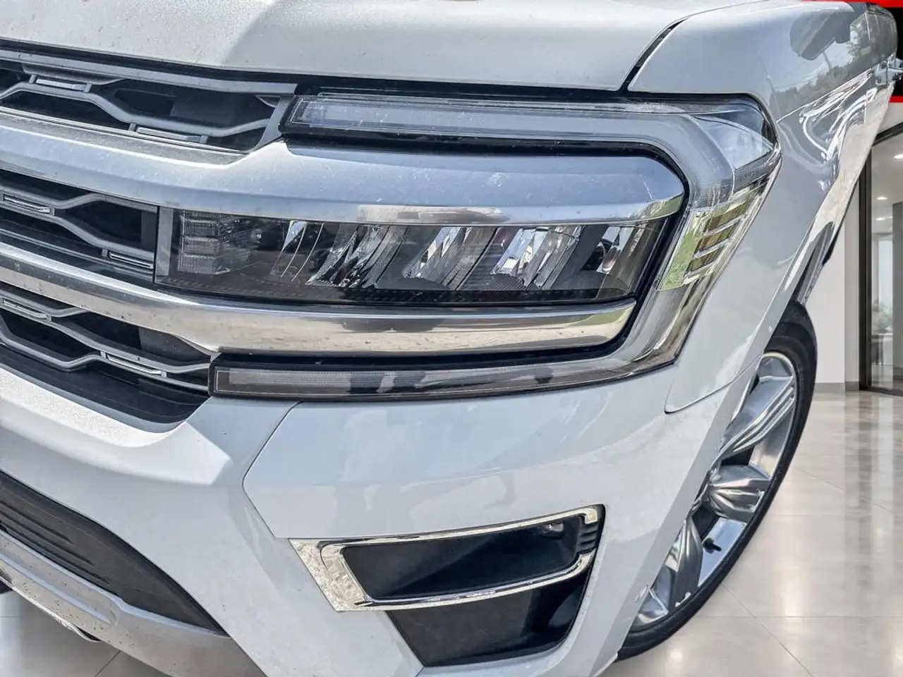 Ford Expedition - Image 7