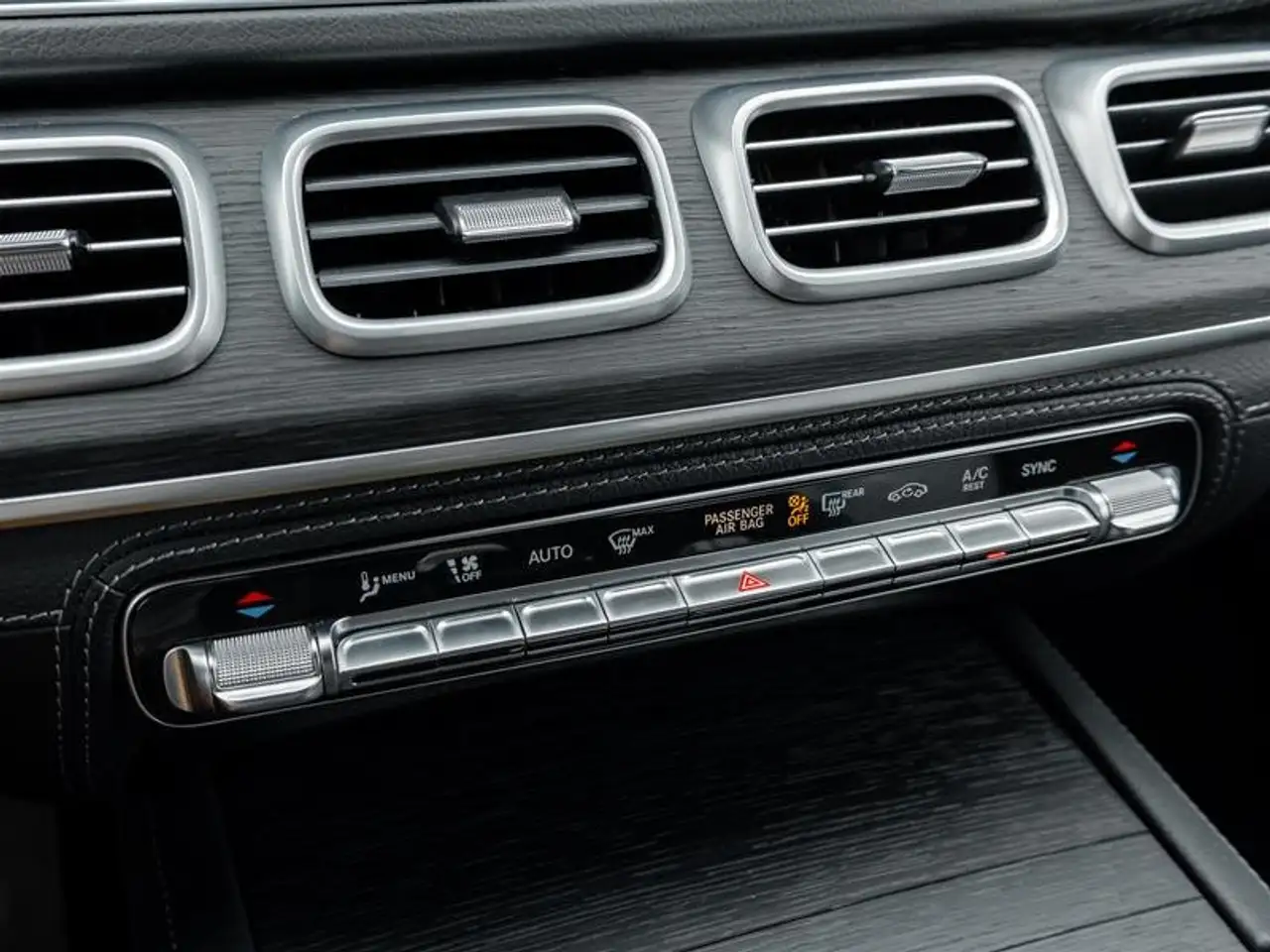 Mercedes-Benz GLS - Image 24