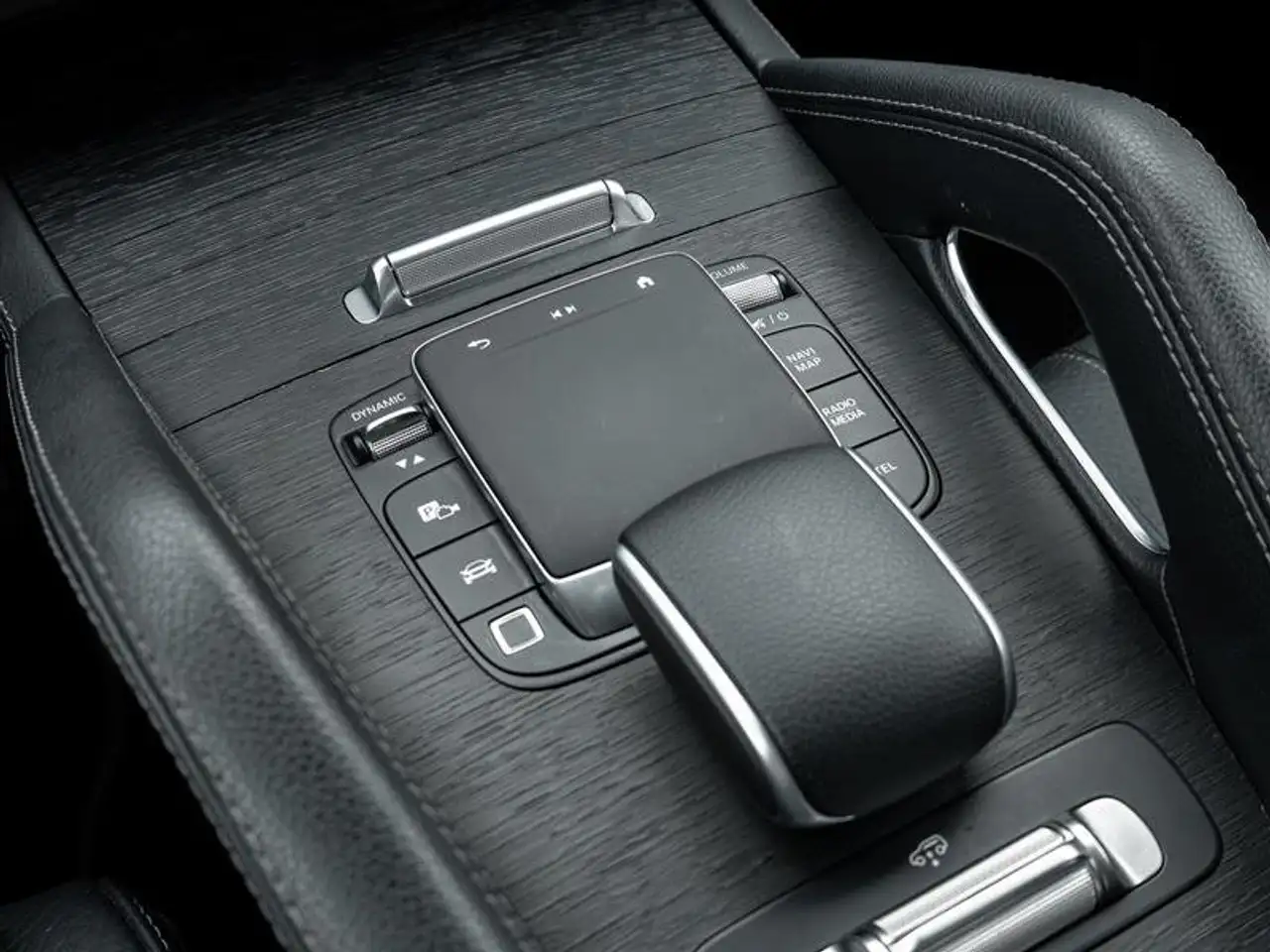 Mercedes-Benz GLS - Image 21