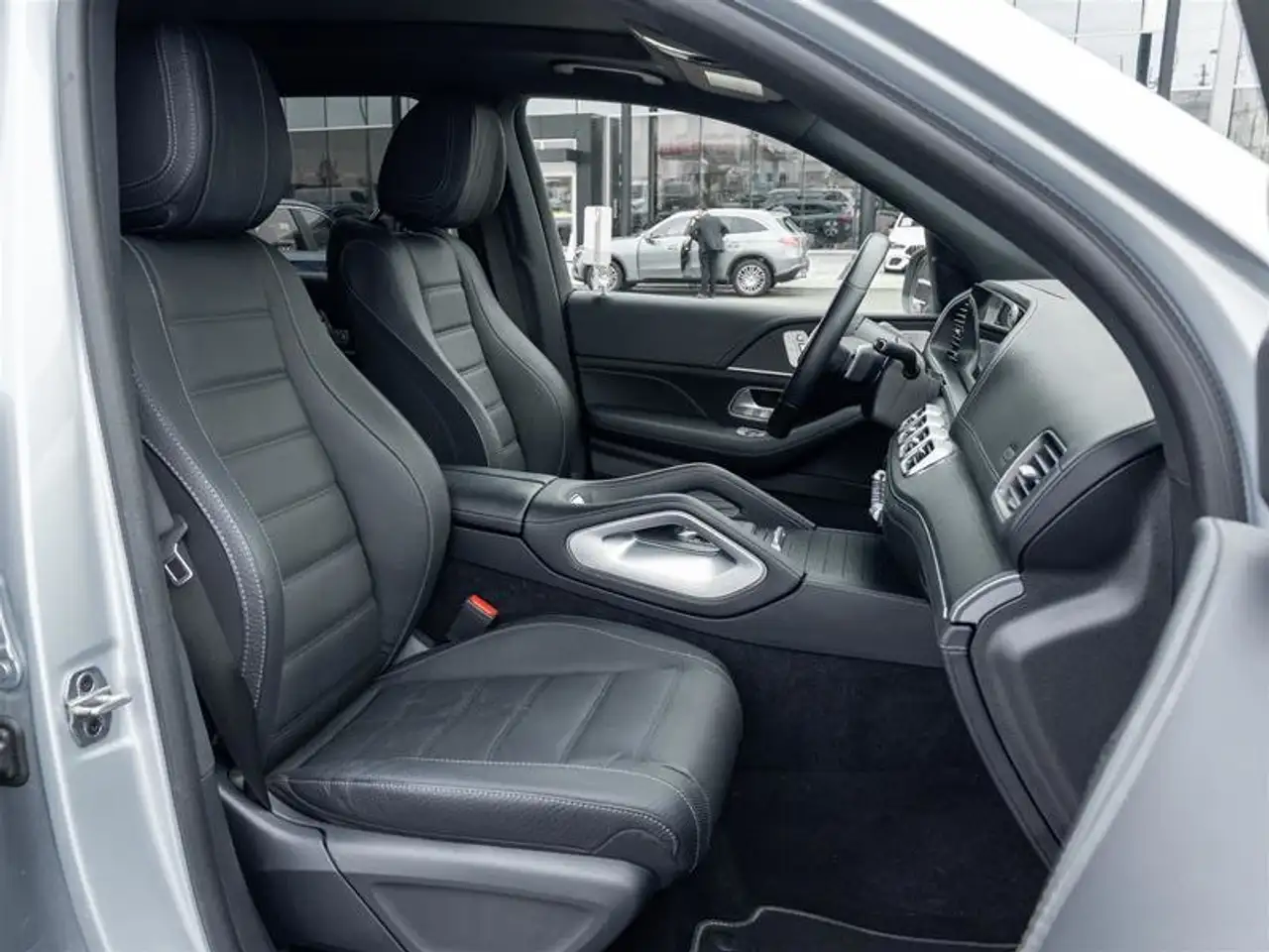 Mercedes-Benz GLS - Image 29