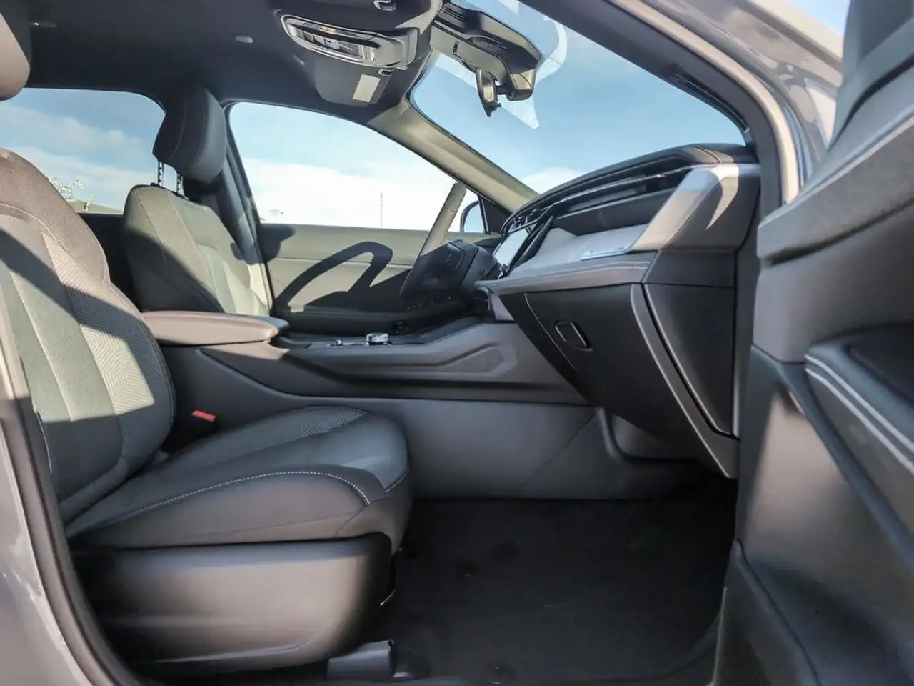 Jeep Cherokee - Image 25