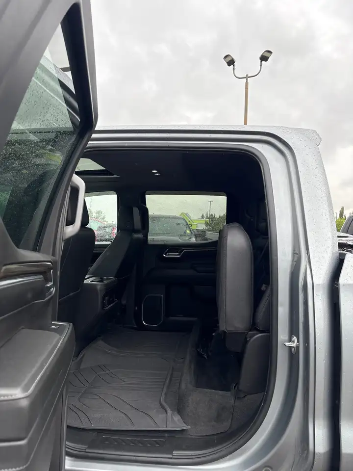 Chevrolet Silverado 1500 - Image 16