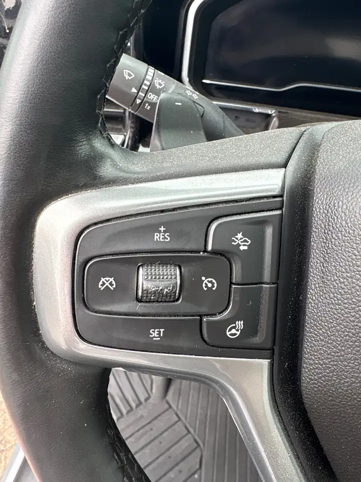Chevrolet Silverado 1500 - Image 10