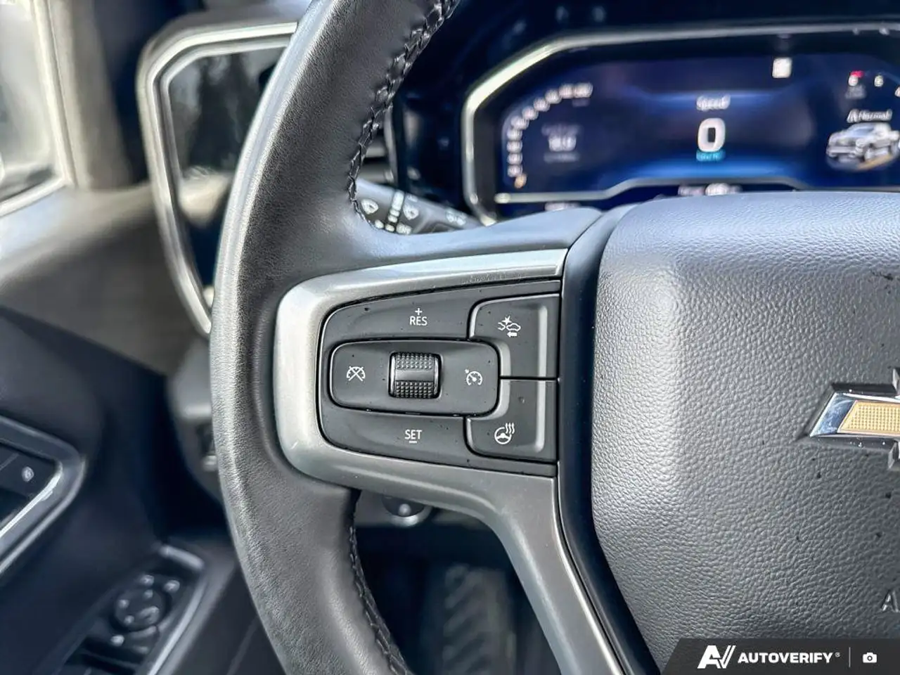 Chevrolet Silverado 1500 - Image 21