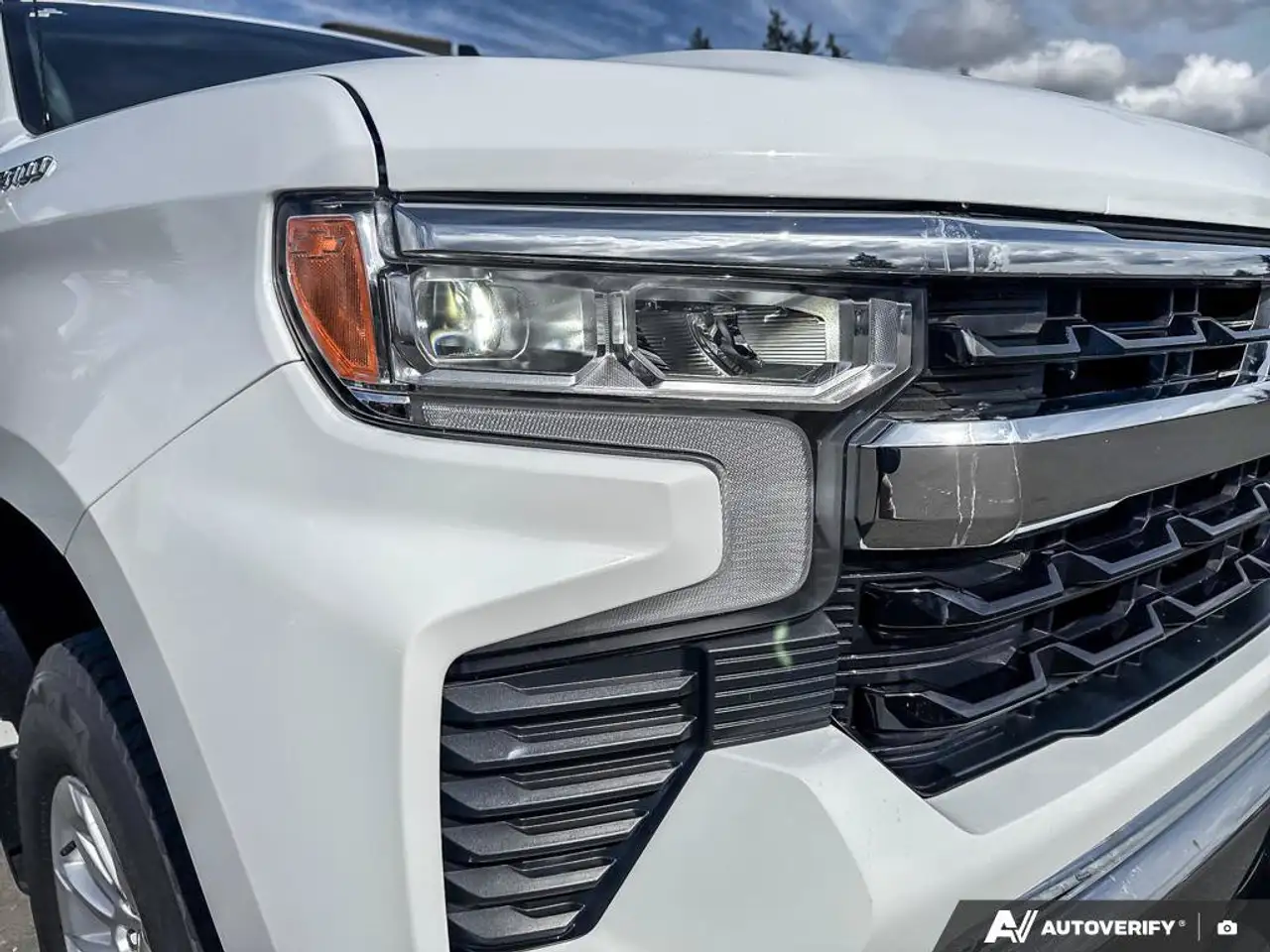 Chevrolet Silverado 1500 - Image 12