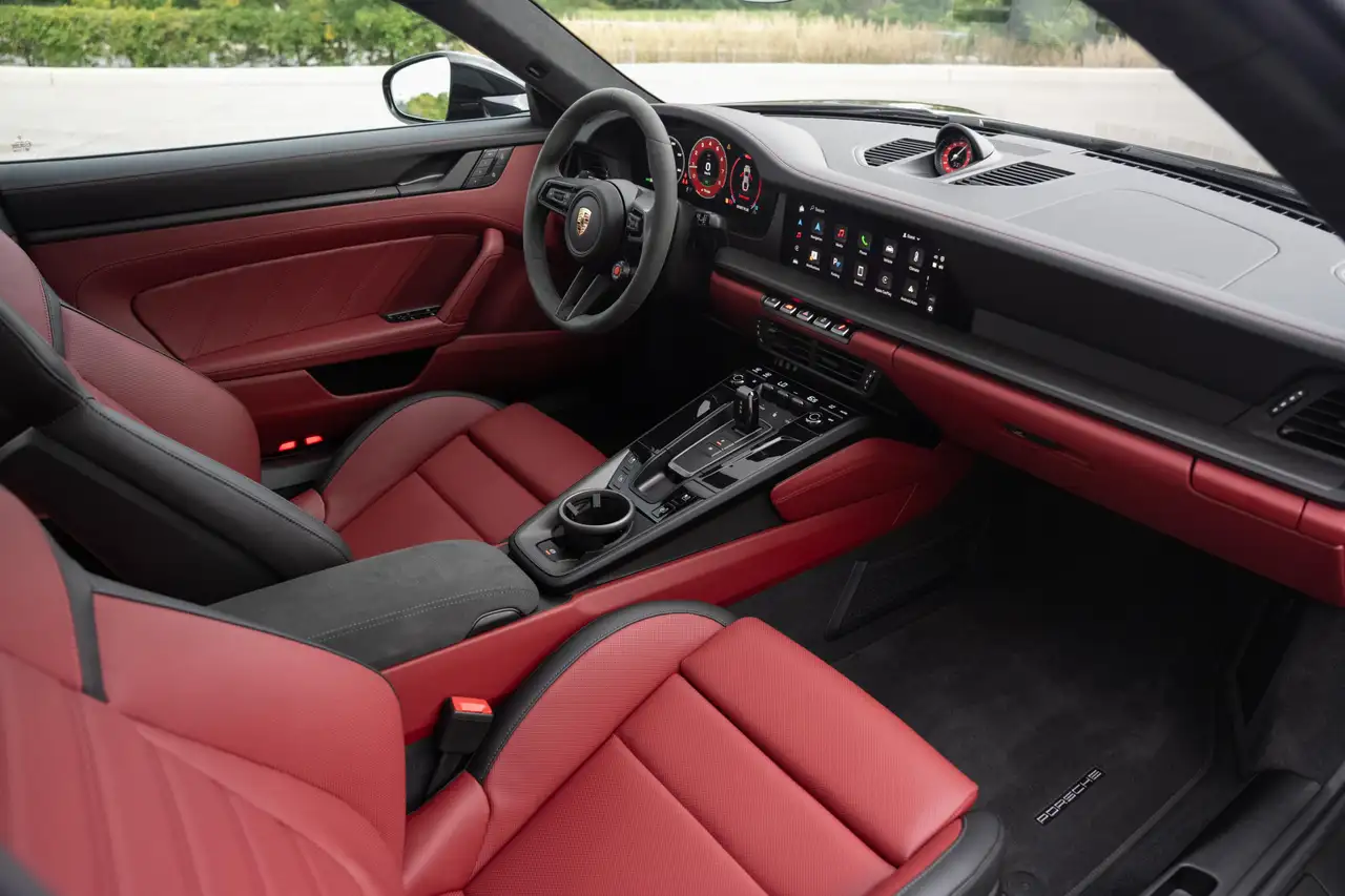 Porsche 911 - Image 34