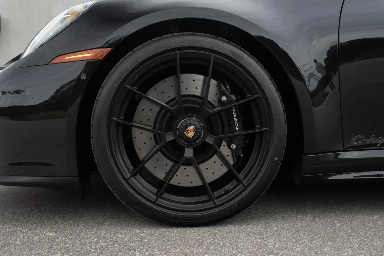 Porsche 911 - Image 11