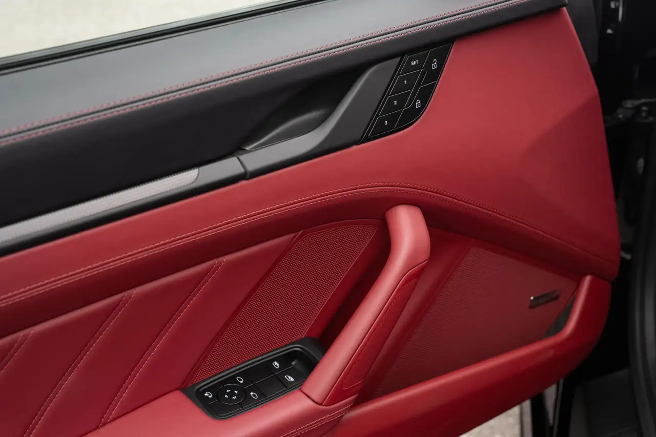 Porsche 911 - Image 25