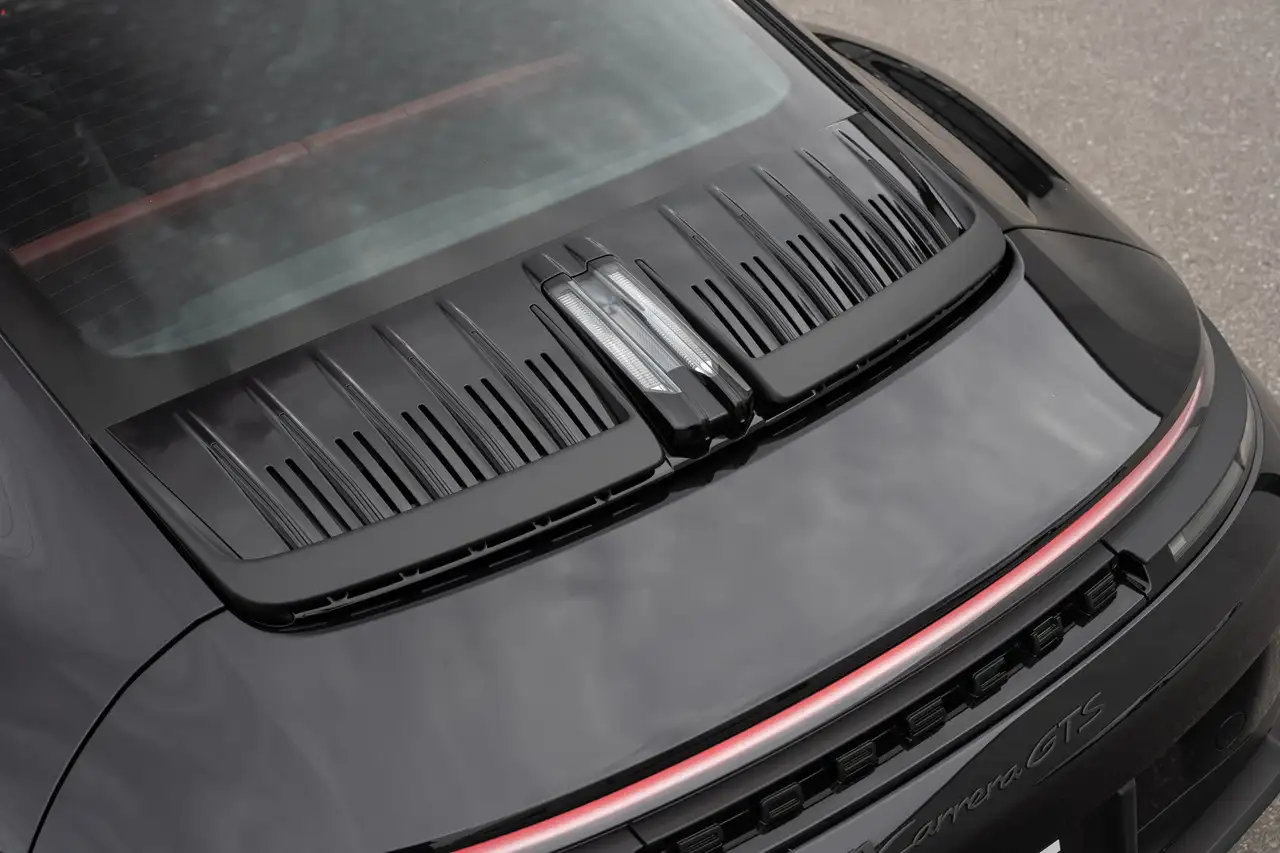 Porsche 911 - Image 17