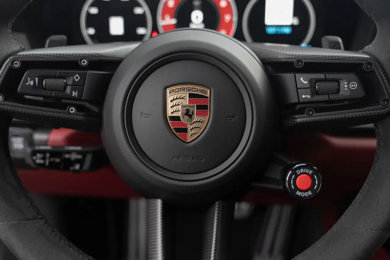Porsche 911 - Image 22