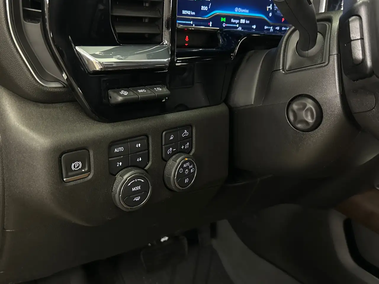 Chevrolet Silverado 1500 - Image 16