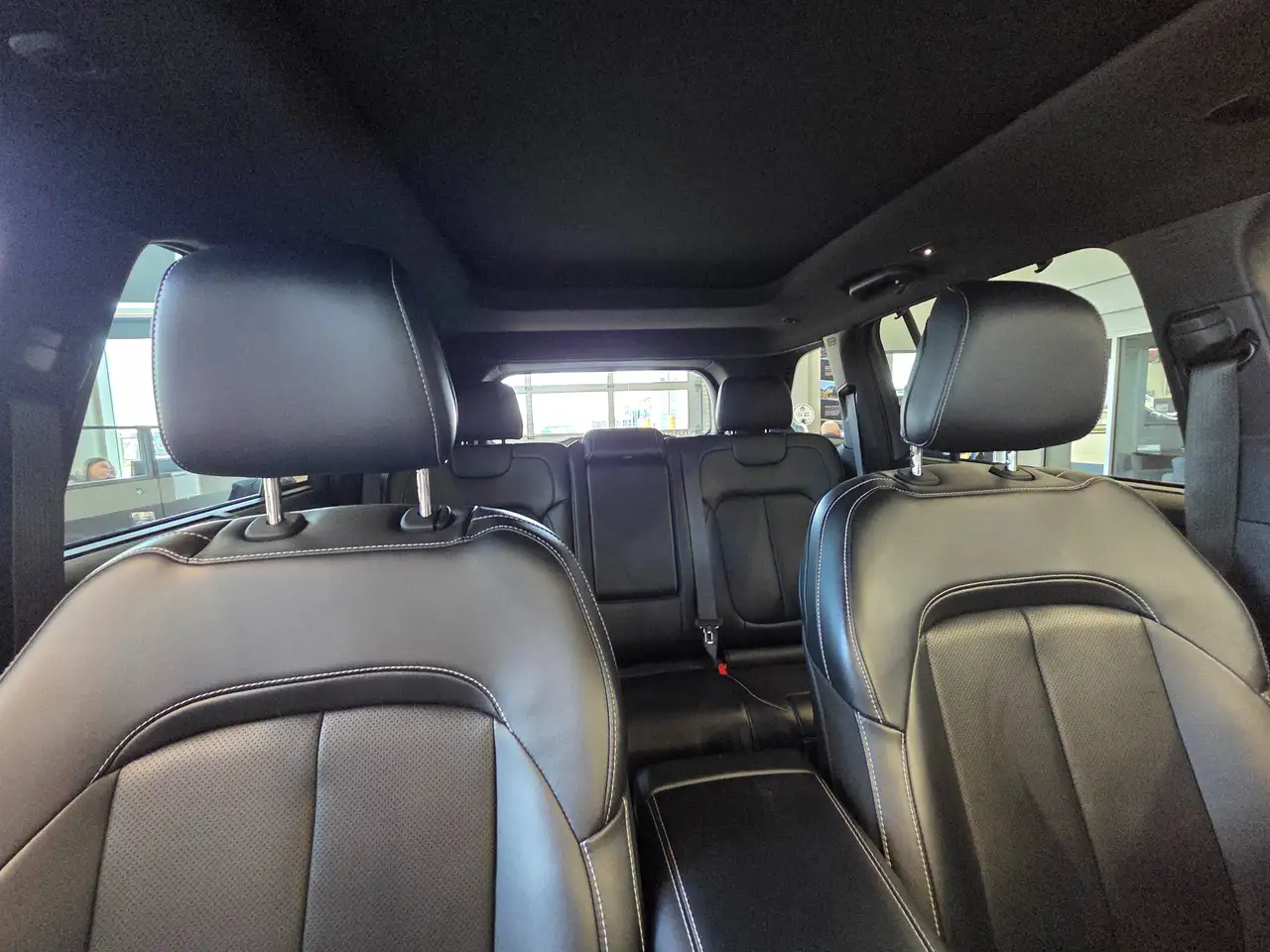 Jeep Grand Cherokee - Image 17