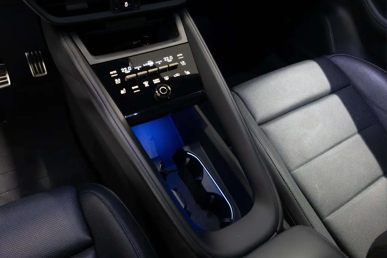 Porsche Macan - Image 25