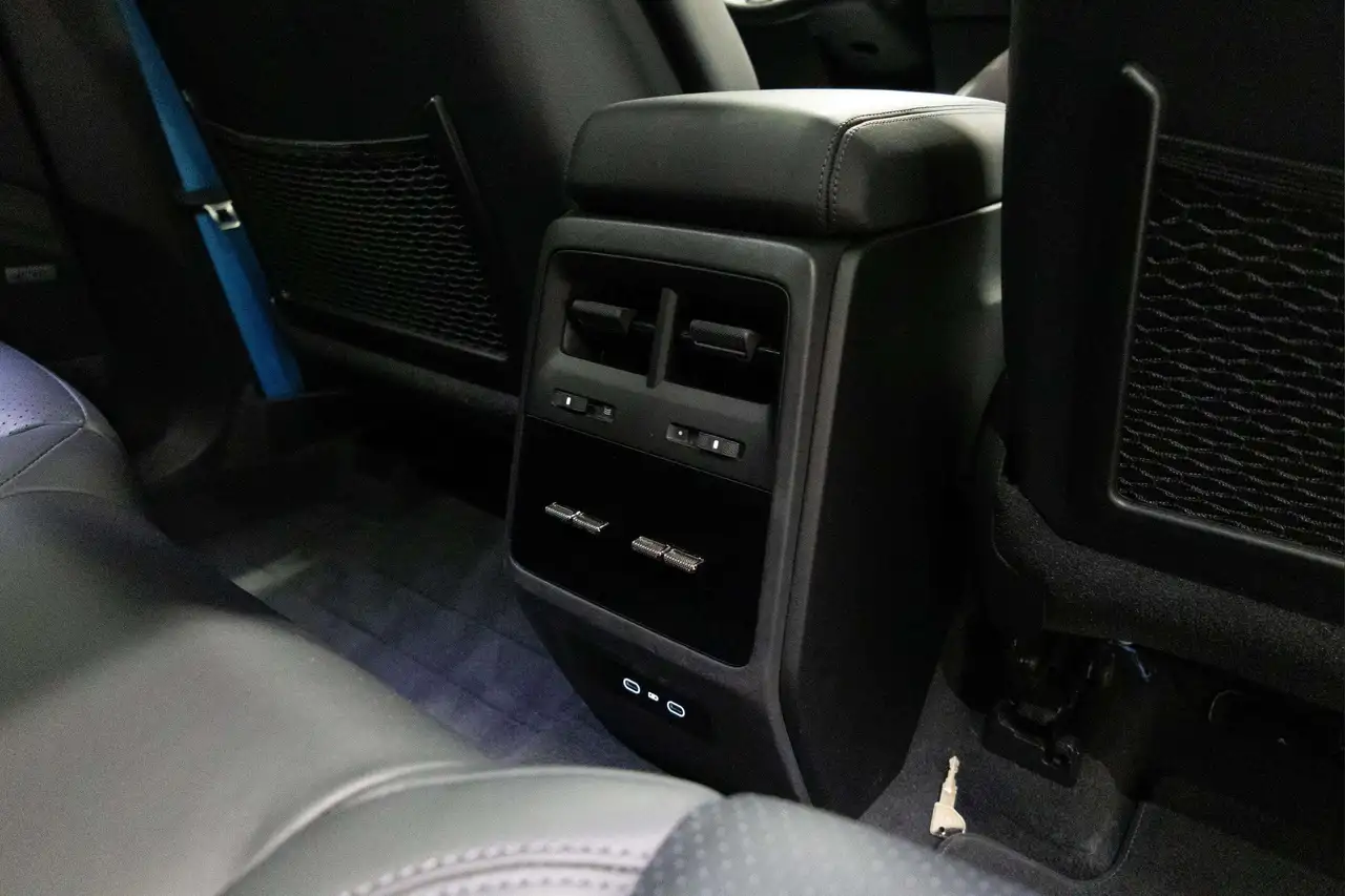 Porsche Macan - Image 12