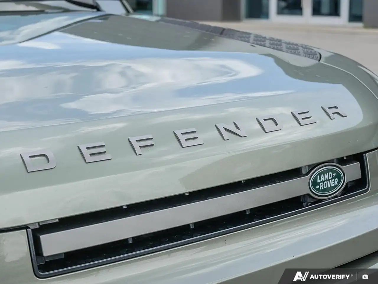 Land Rover Defender - Image 9