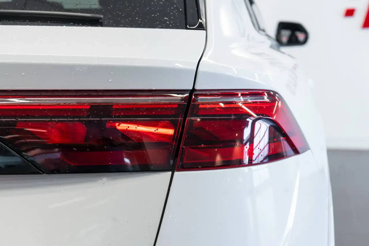 Audi SQ8 - Image 23