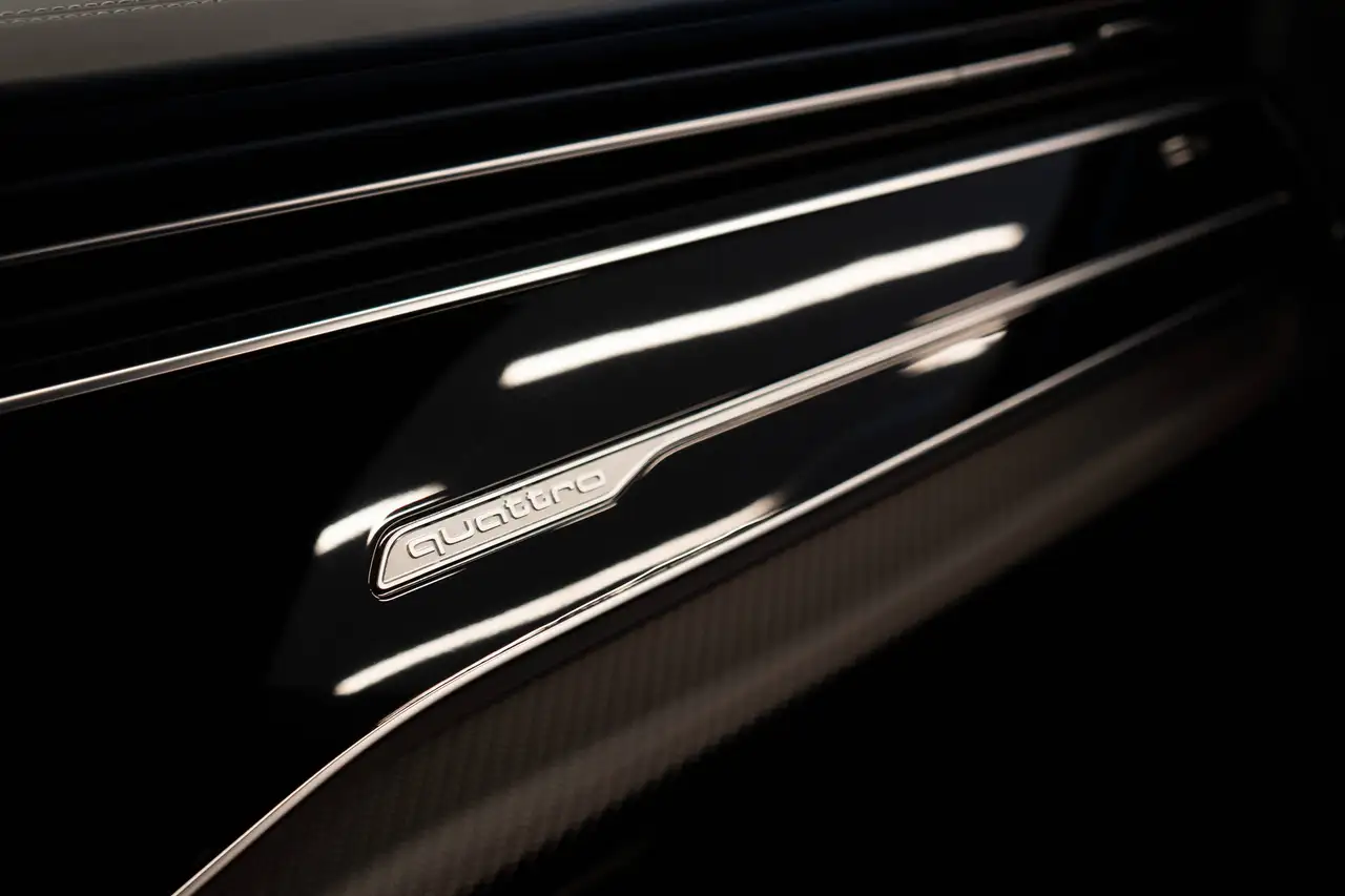 Audi SQ8 - Image 32