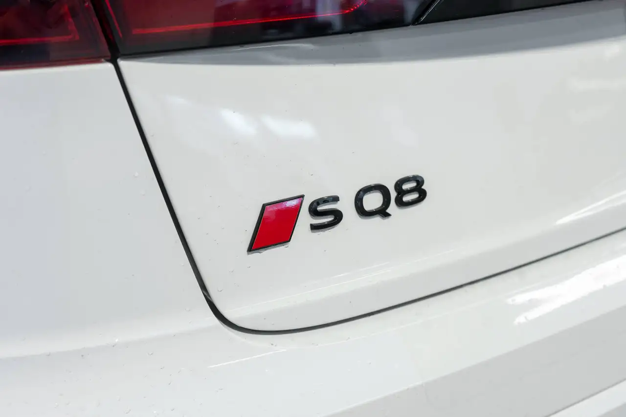 Audi SQ8 - Image 24