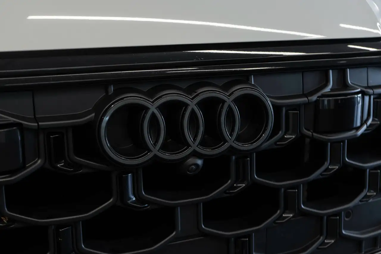 Audi SQ8 - Image 22