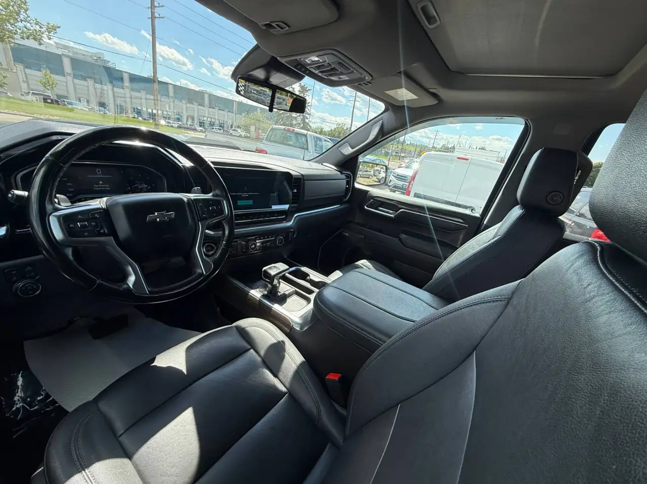 Chevrolet Silverado 1500 - Image 11
